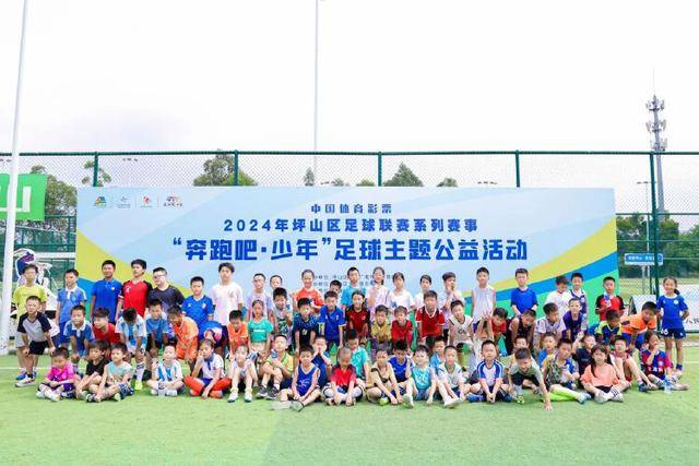 组图：谁的青春回来了！苏克、卡洛斯、卡福亮相西法巅峰战